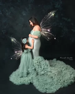 Maternity shoot with doughter