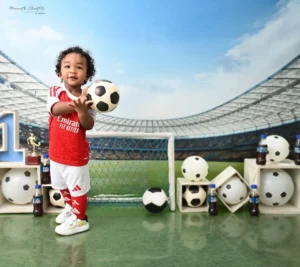 best-cake-smash-photographer-delhi-football-arsenal-kit-toddler-ball-stadium-backdrop-93