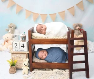 best-newborn-photographer-delhi-ncr-twins-bunk-bed-white-blue-wraps-teddies-10