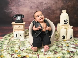 pre-birthday-photoshoot-delhi-boss-baby-black-vest-gold-chain-money-bags-phone-65