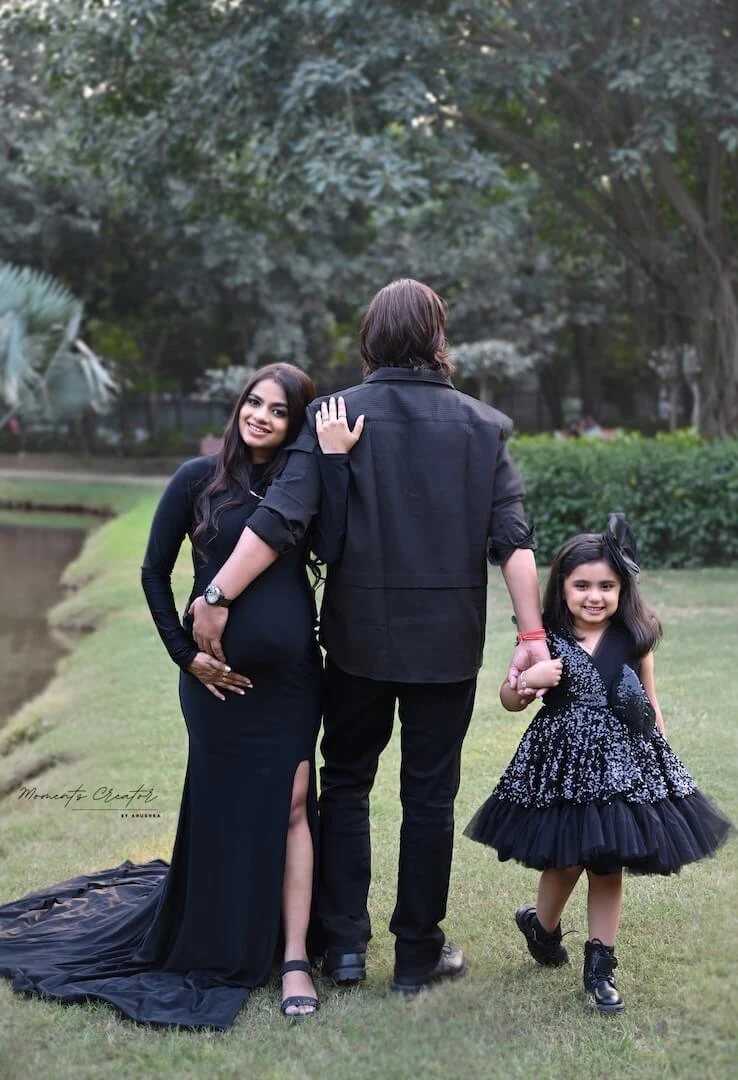 Outdoor family maternity photoshoot in a Delhi park during golden hour